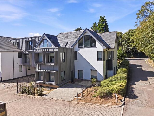 Flat for sale in Duton Hill, Essex