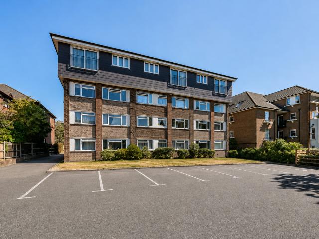 Flat for sale in Beckenham, Greater London