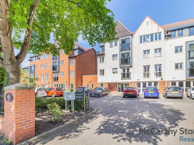 Flat for sale in Meols Cop, Southport