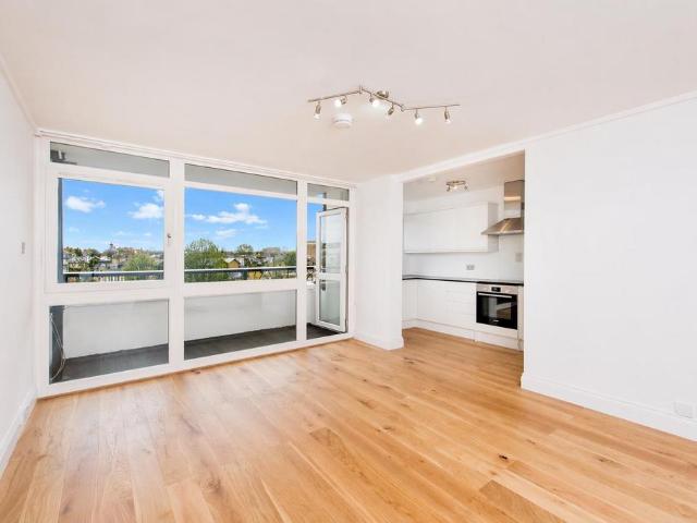 Flat for sale in St. John's Wood, Greater London