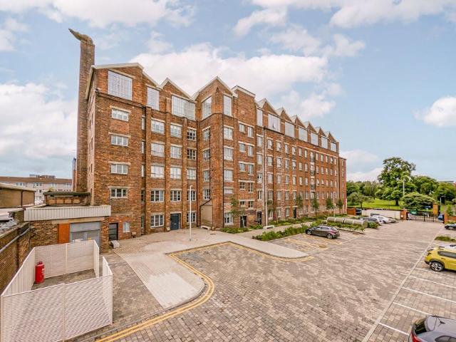 Flat for sale in Hutchesontown, Gorbals