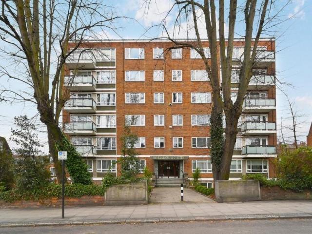 Flat for sale in South Hampstead, Greater London