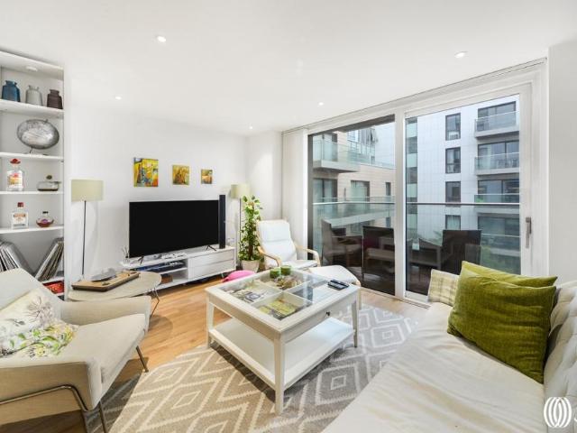 Flat for sale in Woodberry Down, Stamford Hill