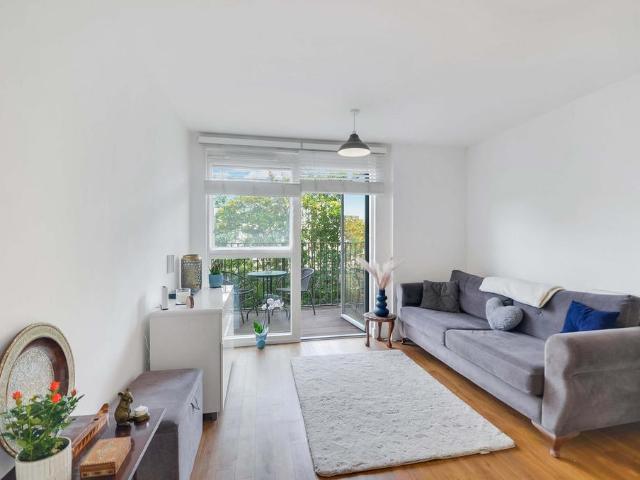 Flat for sale in London Borough of Lewisham, Ladywell