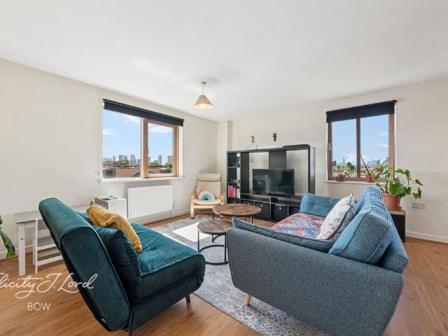 Flat for sale in Old Ford, Bow