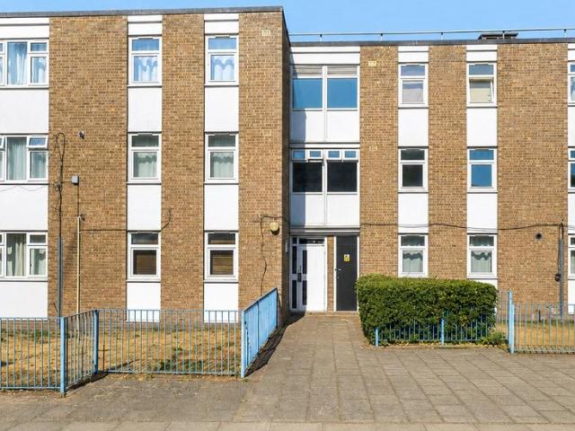 Flat for sale in London Borough of Wandsworth, Greater London