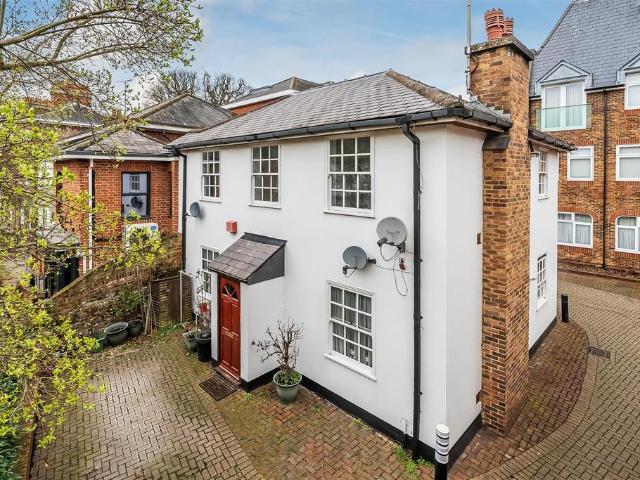 Flat for sale in Pachesham Park, Surrey