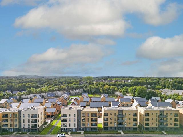 Flat for sale in Monks Orchard, Kent