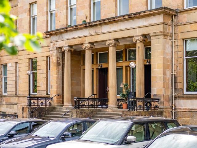 Flat for sale in Kelvinside, Scotland