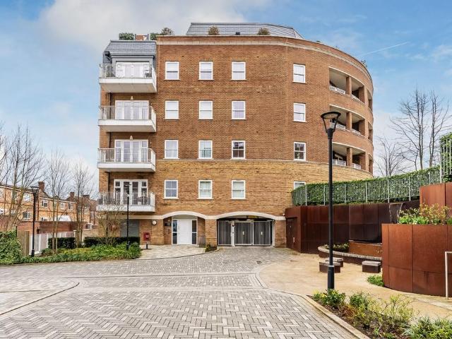 Flat for sale in Oxted, Hillview