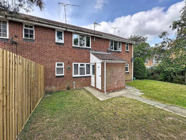 Flat for sale in Green Close, Warwickshire