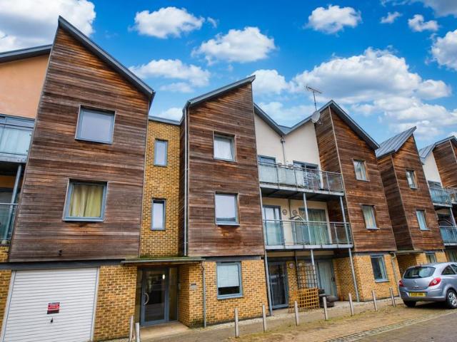Flat for sale in Hythe, Fordham Heath