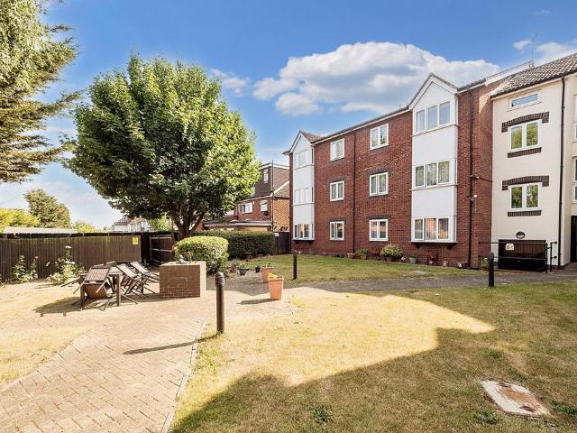 Flat for sale in Romford, Havering