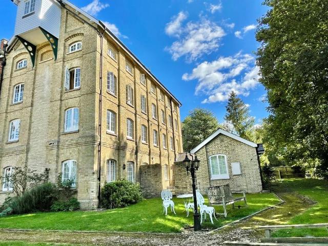 Flat for sale in Duton Hill, Essex