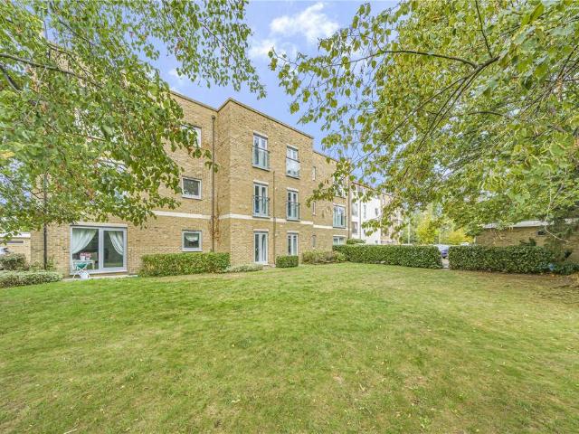 Flat for sale in London Borough of Richmond upon Thames, Greater London