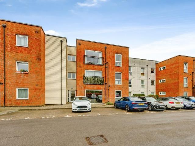 Flat for sale in Red Hill, Surrey