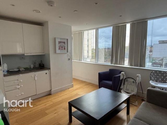 Flat for sale in Slough