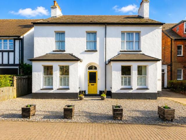 Flat for sale in St Albans, Five Acres
