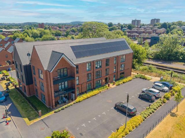 Flat for sale in Wollaston, Amblecote