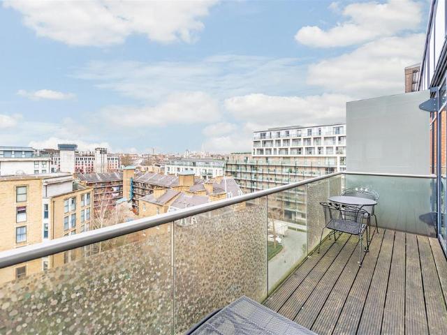Flat for sale in Pimlico, Greater London
