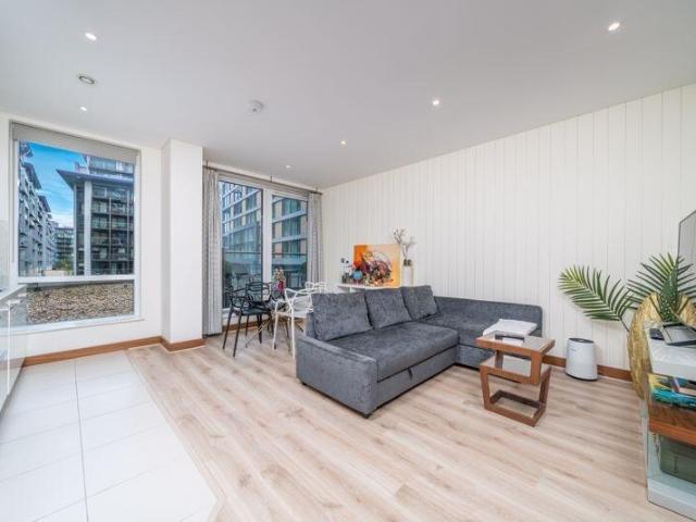 Flat for sale in Chelsea Bridge Wharf, Greater London