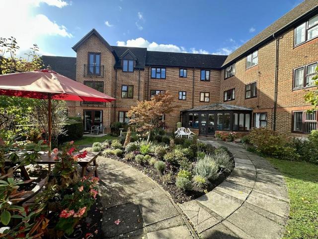 Flat for sale in Fleet, Hart
