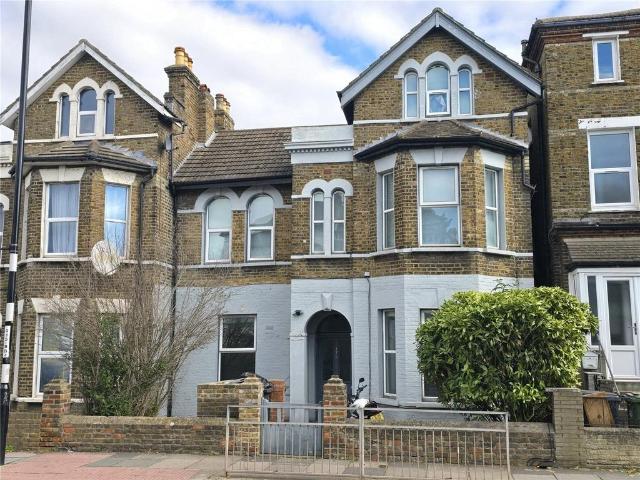 Flat for sale in London Borough of Lewisham, Greater London