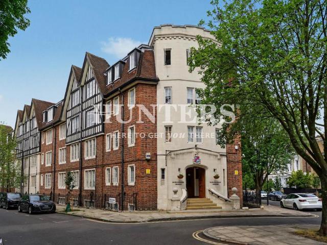 Flat for sale in South Hampstead, Greater London
