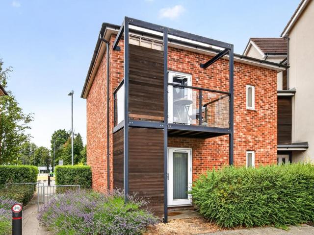 Flat for sale in Easthampstead, Bracknell