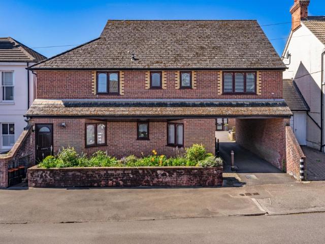 Flat for sale in Hawkenbury, Sandown Park