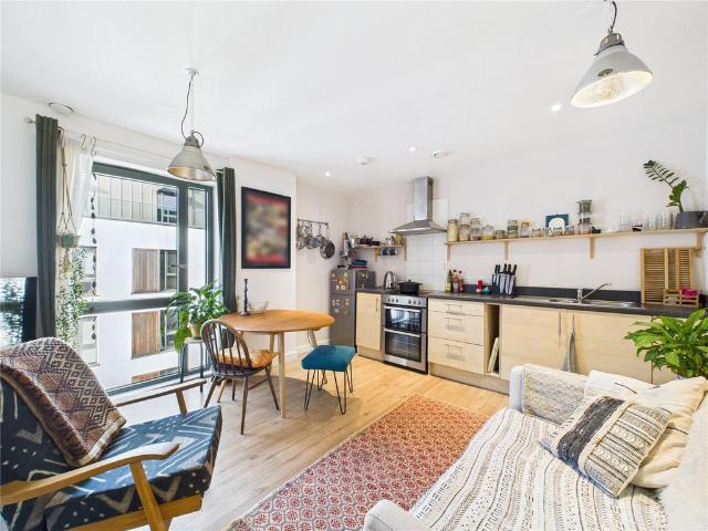 Flat for sale in Wapping Wharf, Feckenham
