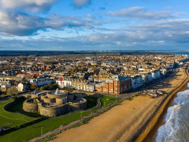 Flat for sale in Middle Deal, Ash