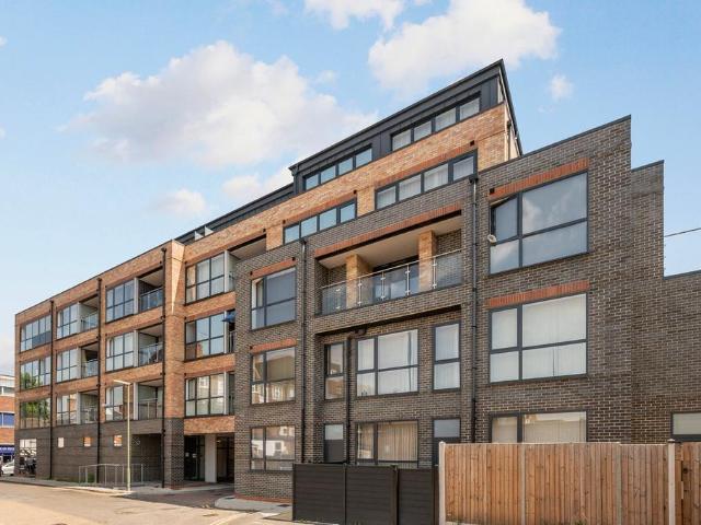 Flat for sale in Blackhills, Surrey