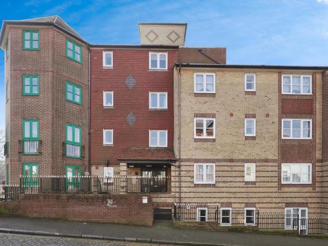 Flat for sale in Folkestone