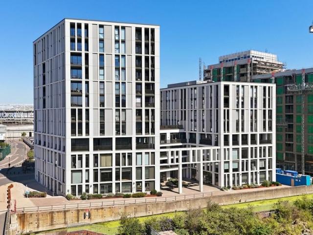 Flat for sale in Stratford Marsh, Greater London