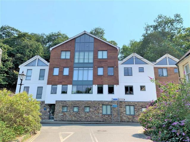 Flat for sale in Fowey, Cornwall
