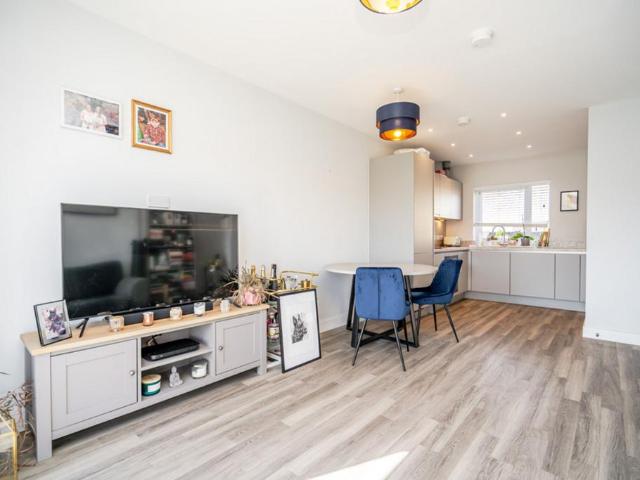 Flat for sale in Eagle Farm, Wavendon