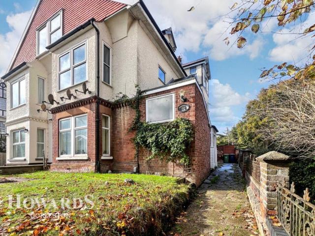 Flat for sale in Stokesby, Norfolk