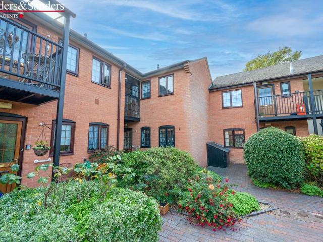 Flat for sale in Arrow, Stratford-on-Avon