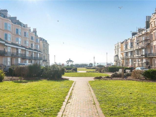 Flat for sale in Brunswick