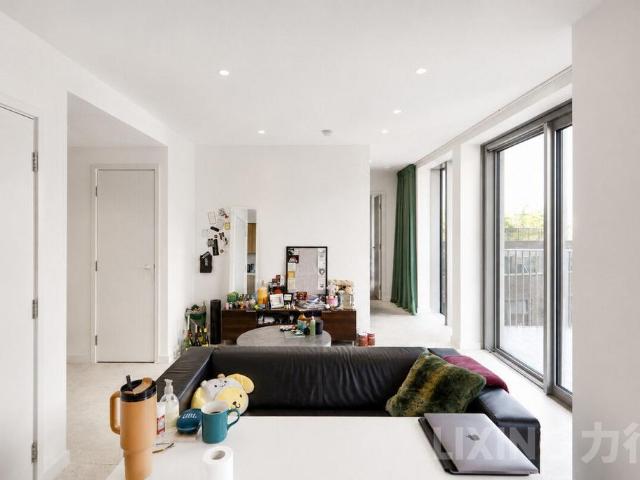 Flat for sale in Whitechapel, Greater London