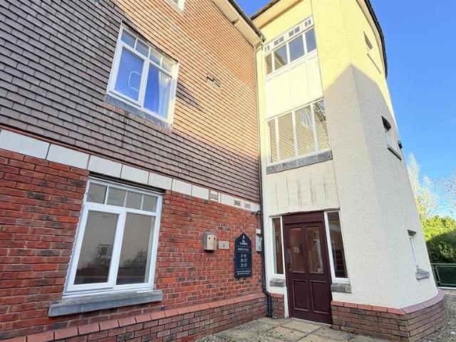 Flat for sale in Wake Green, West Midlands