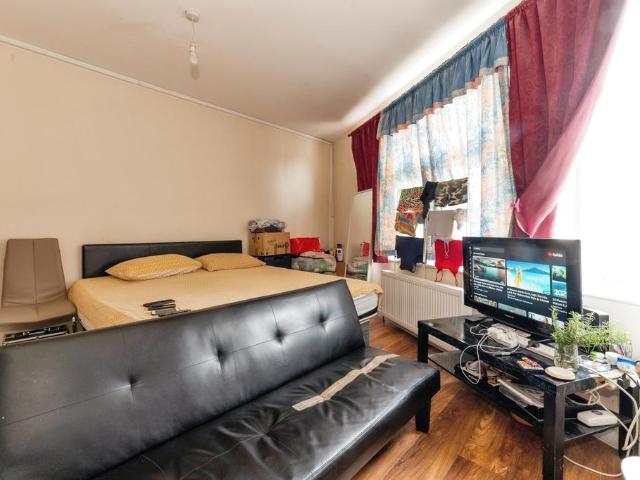Flat for sale in London Borough of Merton, Greater London