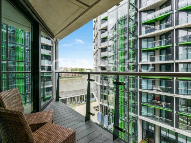 Flat for sale in Nine Elms, Greater London