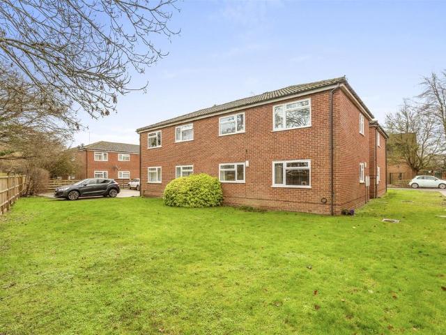 Flat for sale in Lunnon, Buckinghamshire