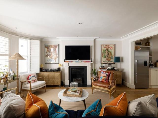 Flat for sale in Royal Borough of Kensington and Chelsea, Greater London