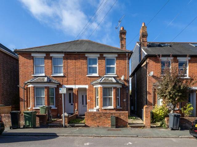 Flat for sale in Guildford Park, Guildford