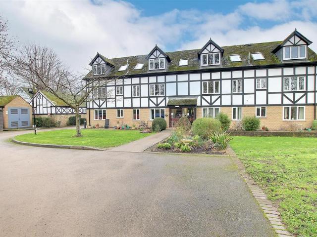 Flat for sale in Huntingdon, Cambridgeshire