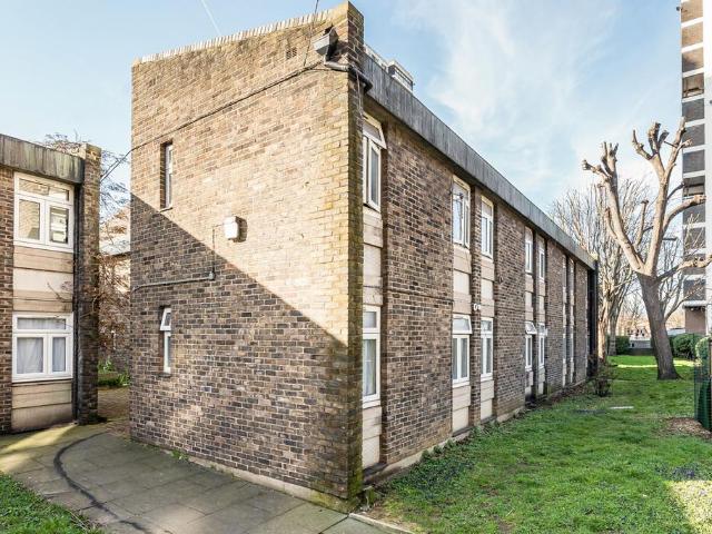 Flat for sale in Camberwell, Greater London