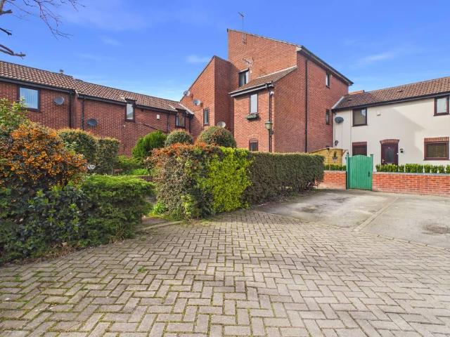 Flat for sale in Old Town, Hull